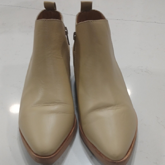 Elegant Tan Ankle Booties for Women Leather Sz7.5 Gentle Used Soft And Light - Picture 6 of 7